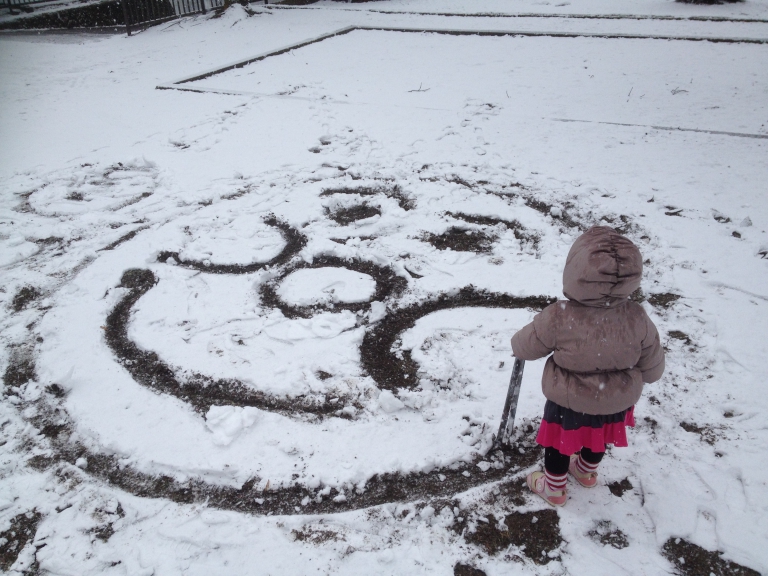 娘の好きなｱﾝﾊﾟﾝﾏﾝ　雪で書いてみました。