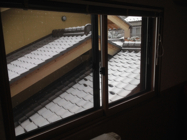 我が家のエコ内窓プラマードU　　寒い今日も結露しなく部屋はポカポカです。